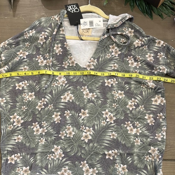 Chaser Floral Palm Print Top Green 3/4 Sleeve with a Hoodie New with Tag - Picture 7 of 7